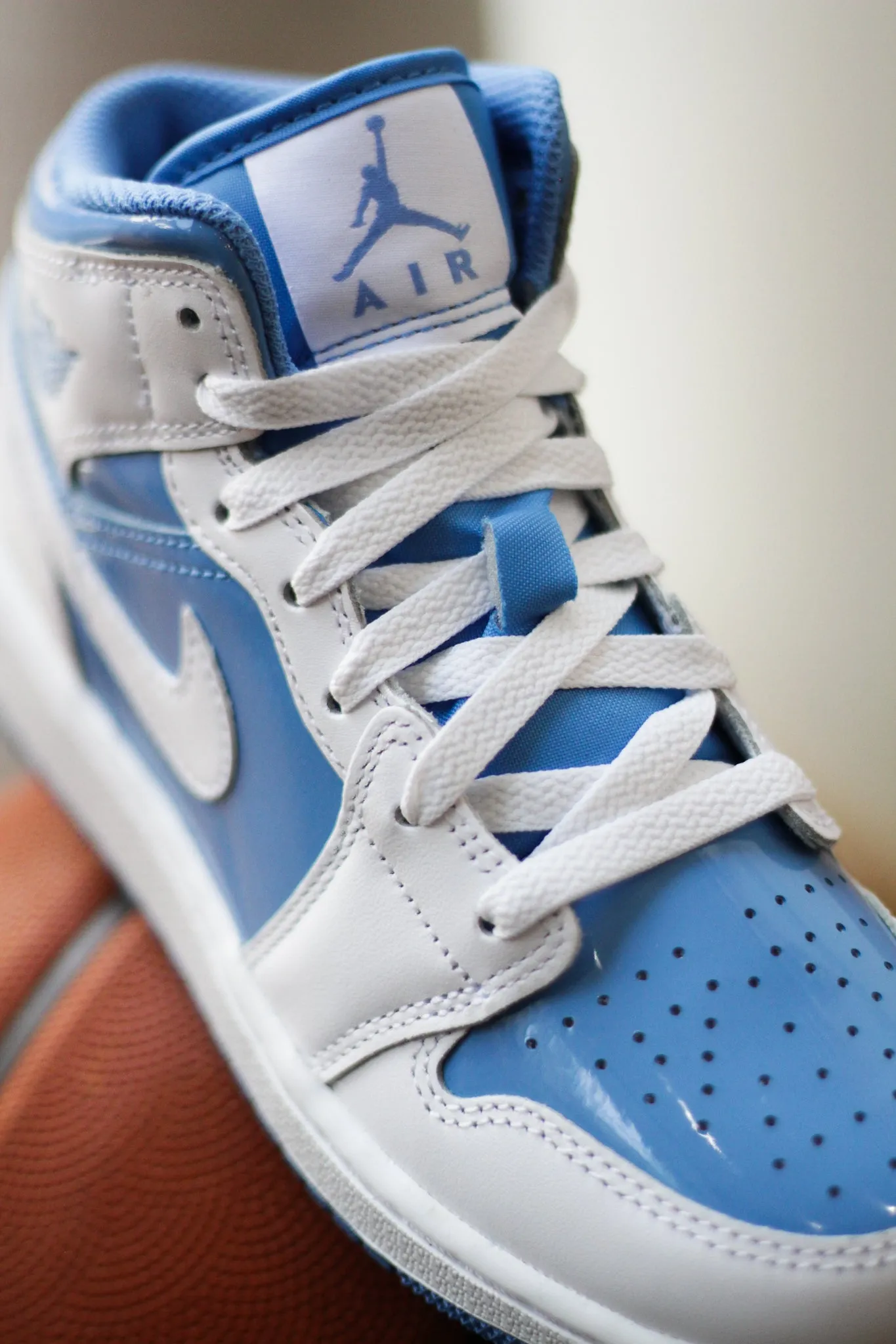 AIR JORDAN 1 MID SE (GS) "LEGEND BLUE"