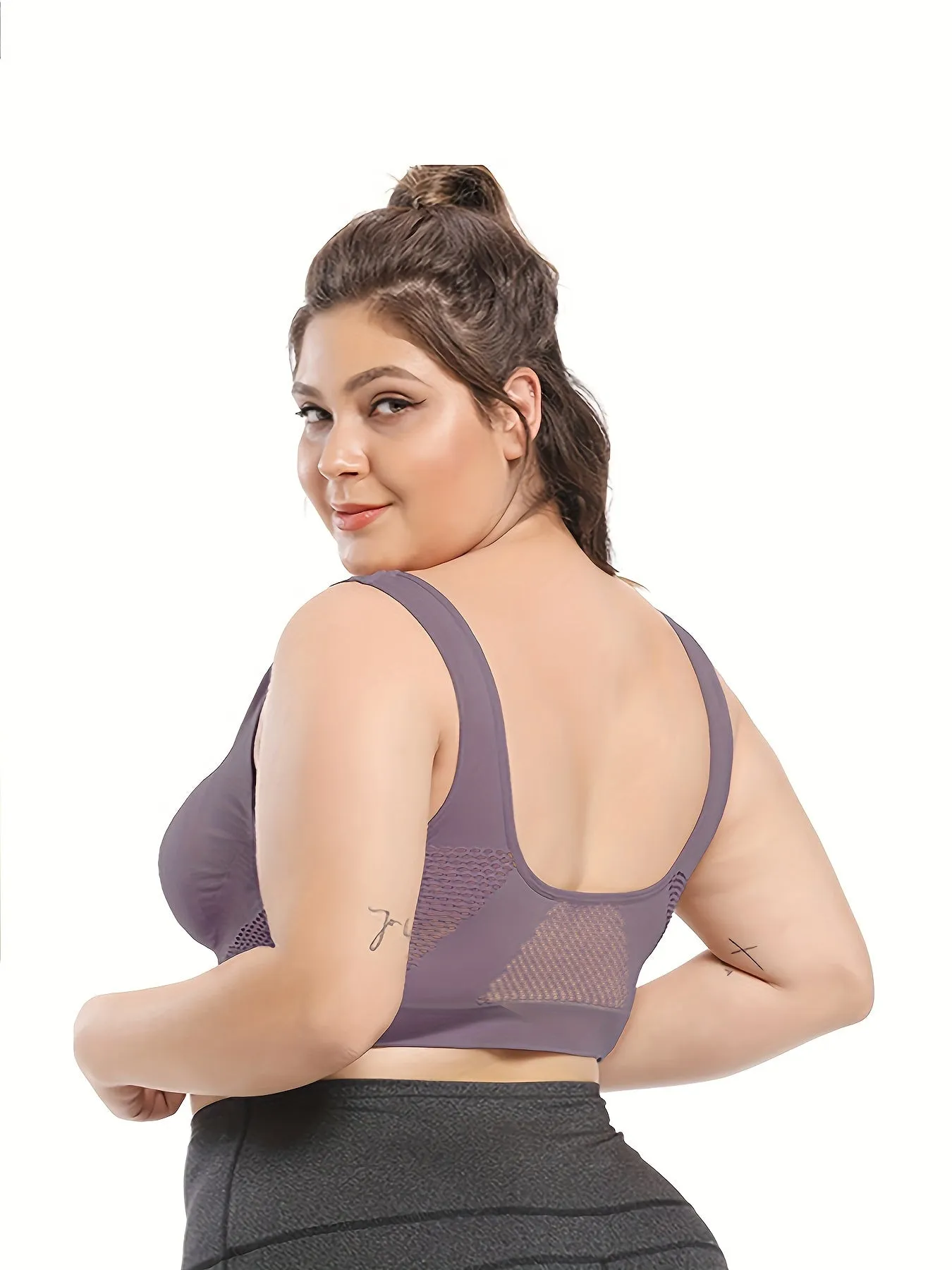 Breathable Plus Size Sports Bra with Pads - High Stretch and Seamless for Women