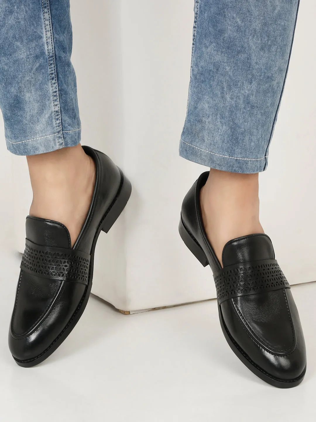 Men's Black Solid Leather Slip-on shoes