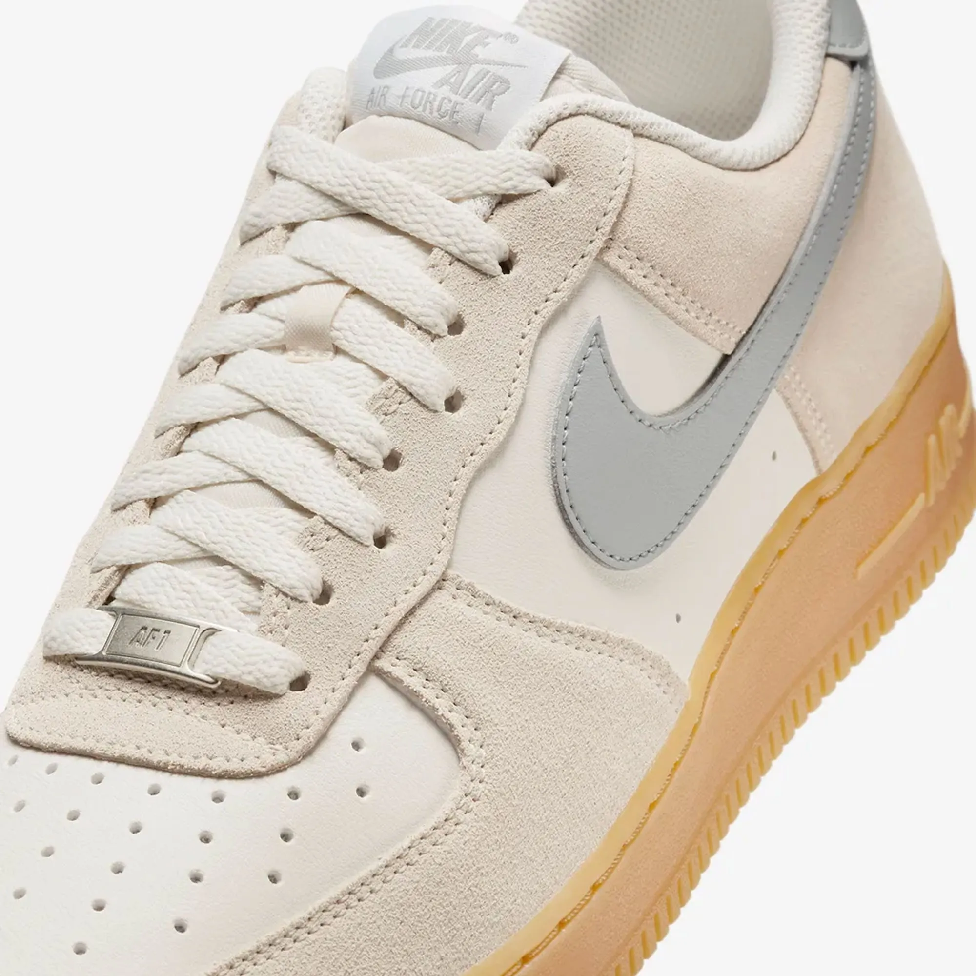 NIKE | AIR FORCE 1 '07 LV8 { PHANTOM/LT SMOKE GREY-GUM YELLOW