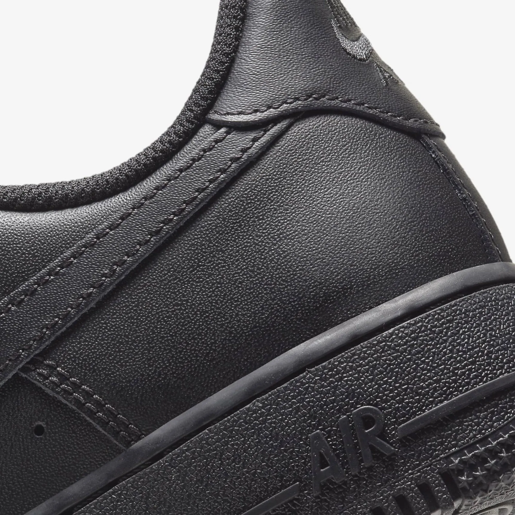 NIKE | WMN'S AIR FORCE 1 '07 { BLACK/BLACK-BLACK-BLACK