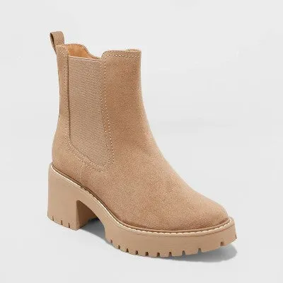 Open Box - Women's Crispin Chelsea Boots - Universal Thread