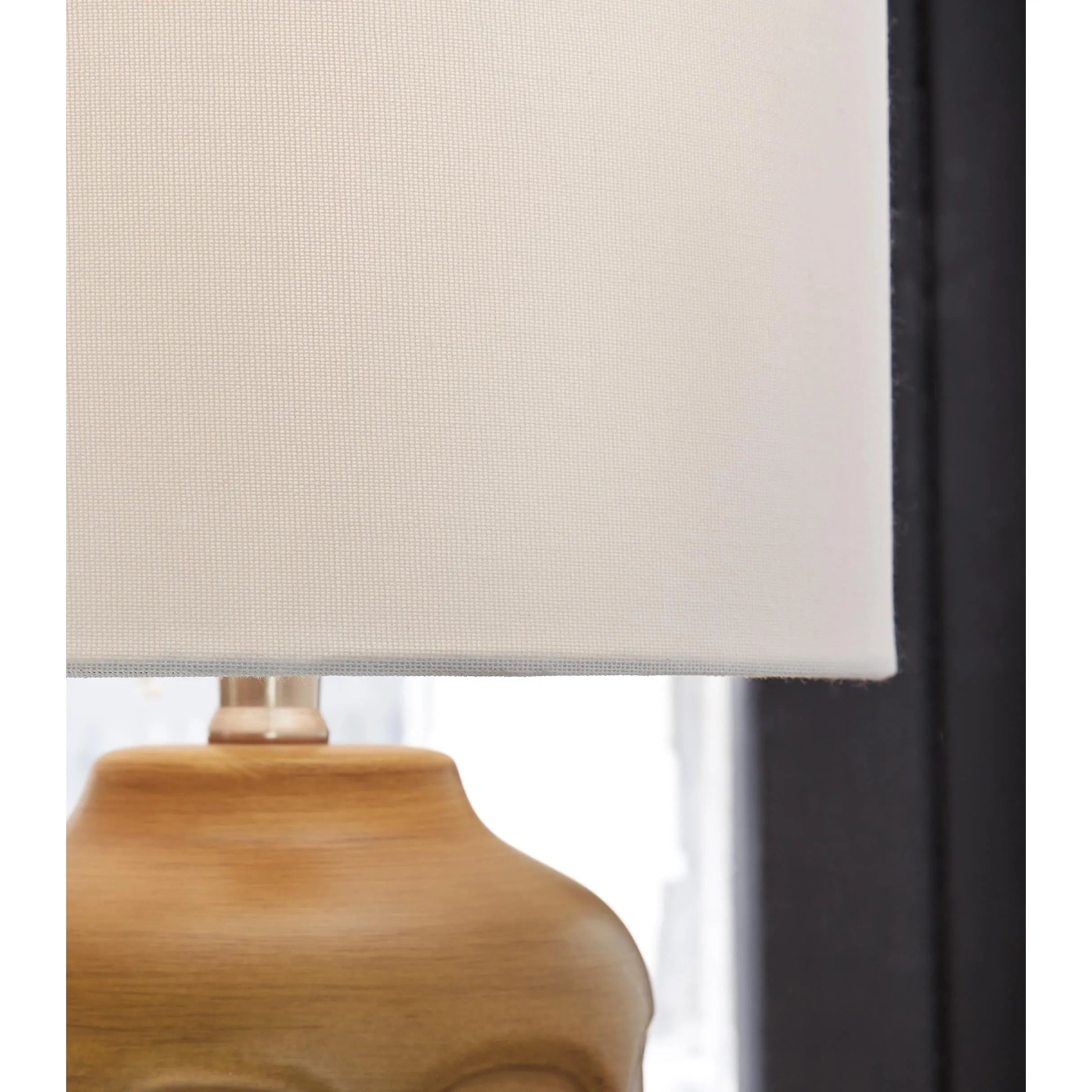 Signature Design by Ashley Gierburg Table Lamp L180204