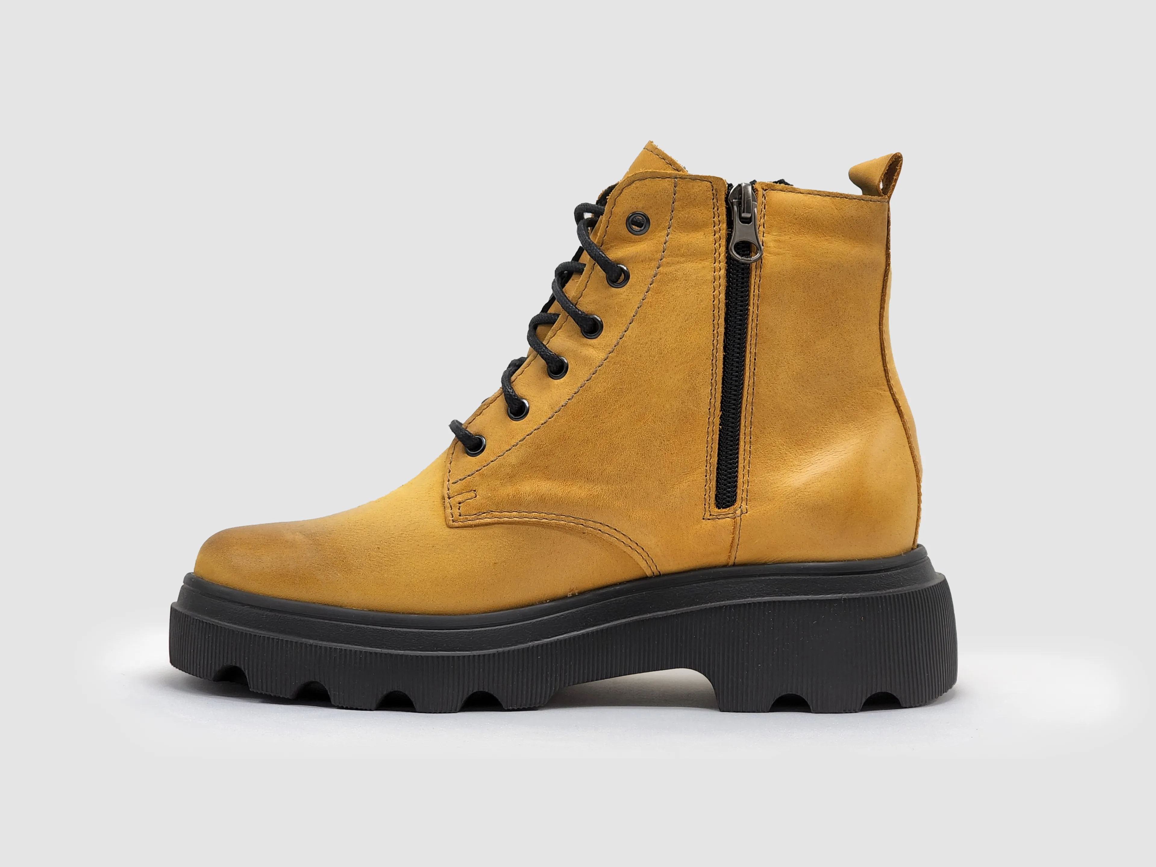 Women's Modern Lined Zip-Up Leather Boots - Yellow